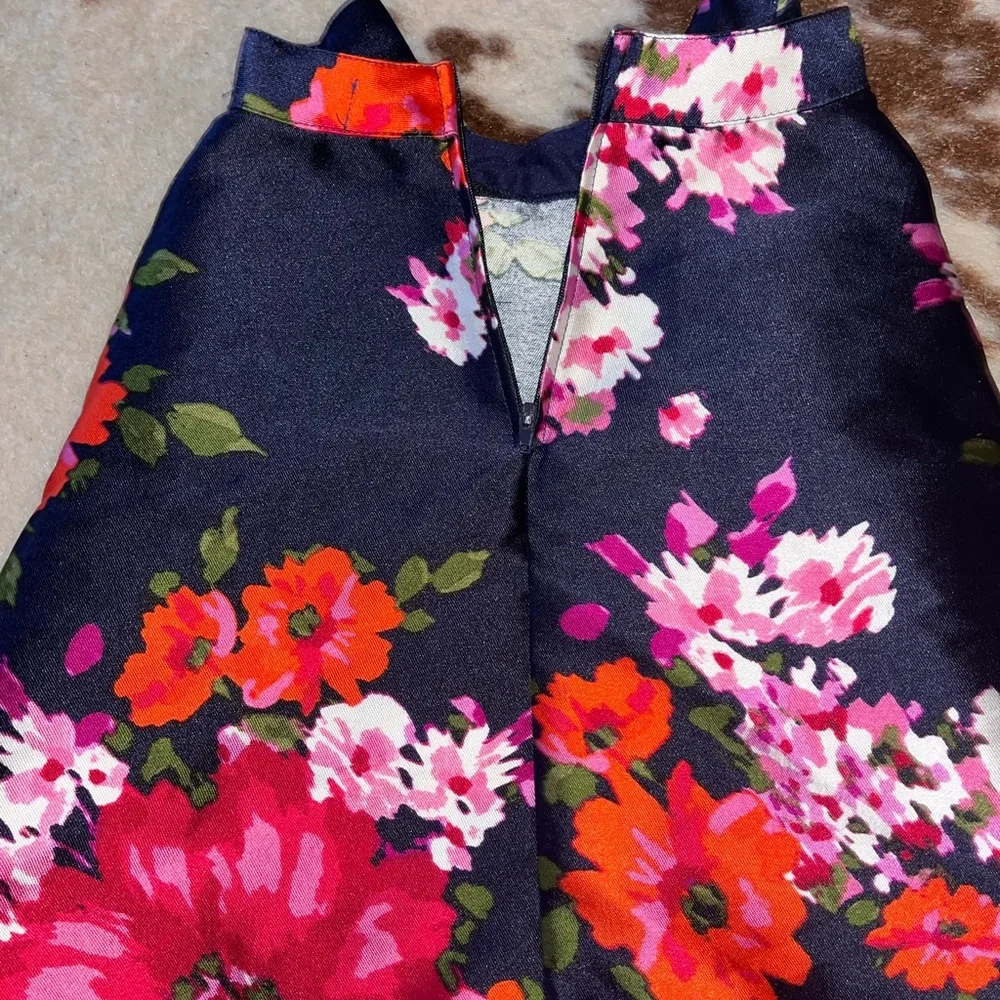 Women’s Skirt - Picture 2 of 3